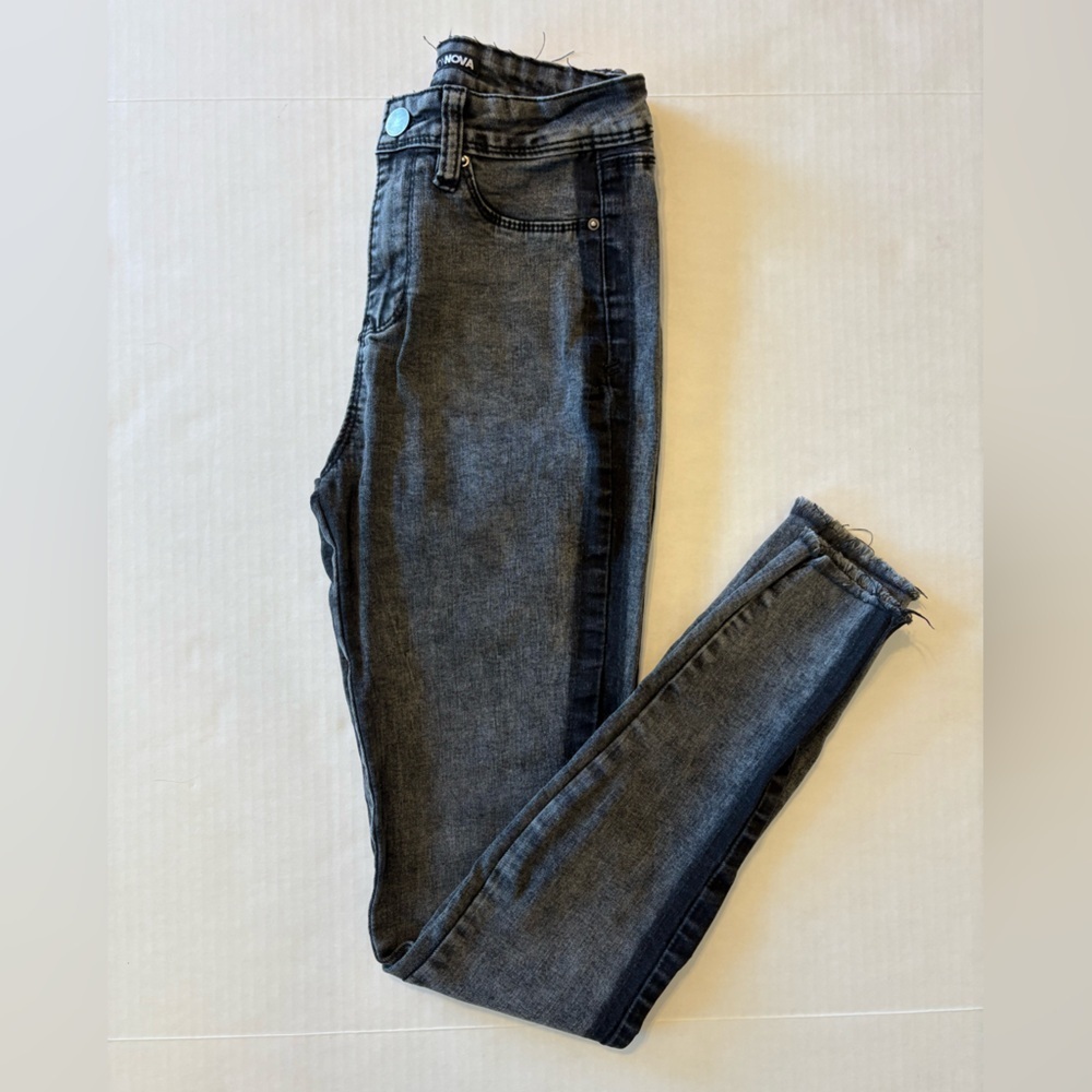 Fashion Nova black & gray raw hem skinny jeans size 3